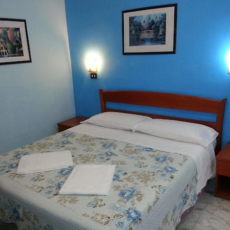 Hotel Roxena House Rzym Zewnętrze zdjęcie