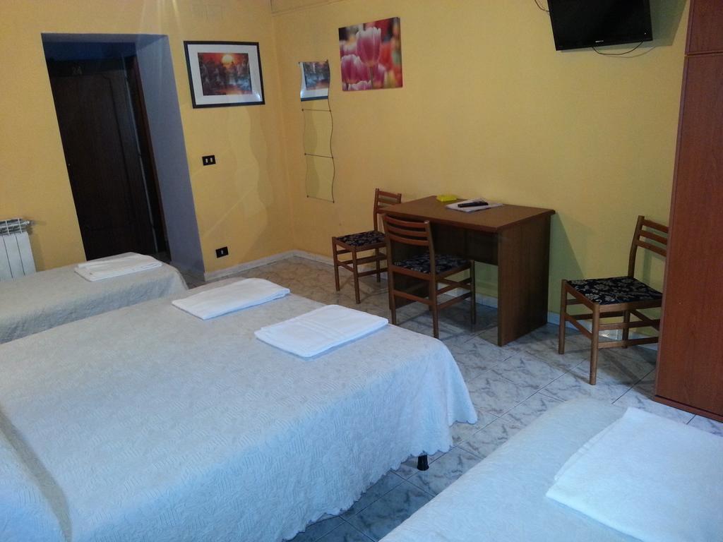 Hotel Roxena House Rzym Zewnętrze zdjęcie