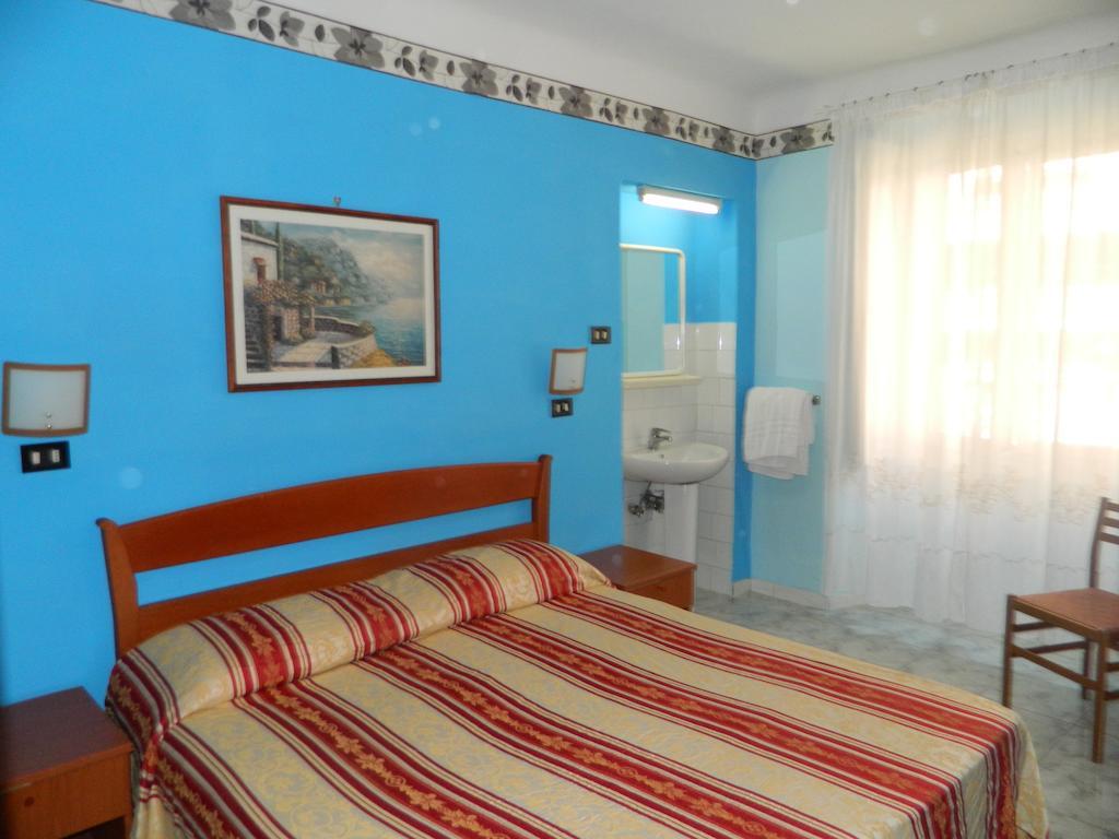 Hotel Roxena House Rzym Pokój zdjęcie