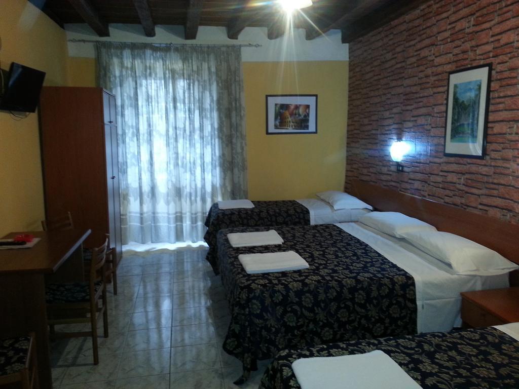 Hotel Roxena House Rzym Zewnętrze zdjęcie