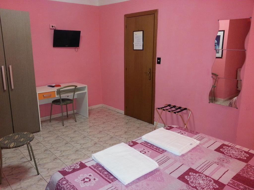 Hotel Roxena House Rzym Zewnętrze zdjęcie