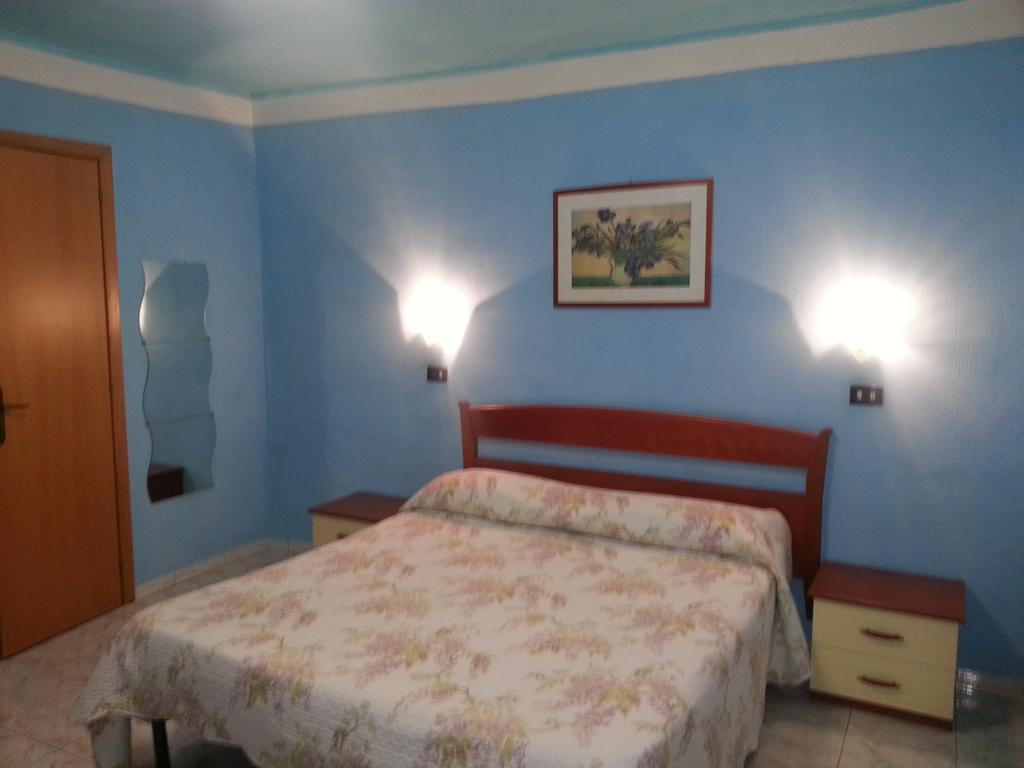 Hotel Roxena House Rzym Zewnętrze zdjęcie