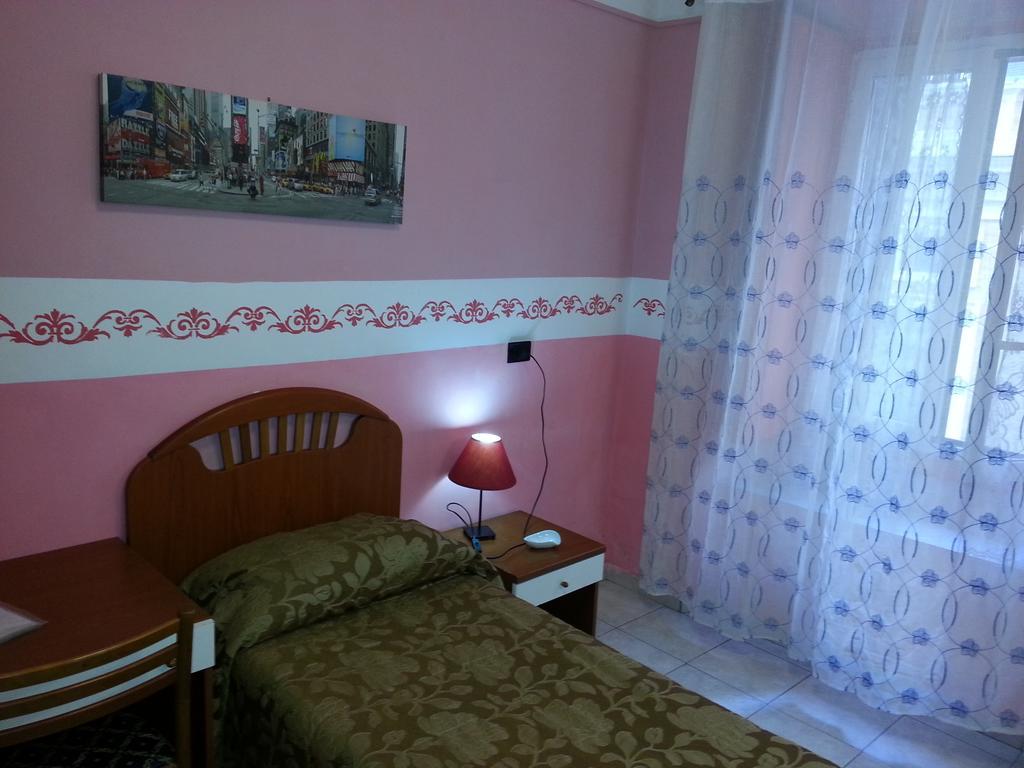 Hotel Roxena House Rzym Zewnętrze zdjęcie